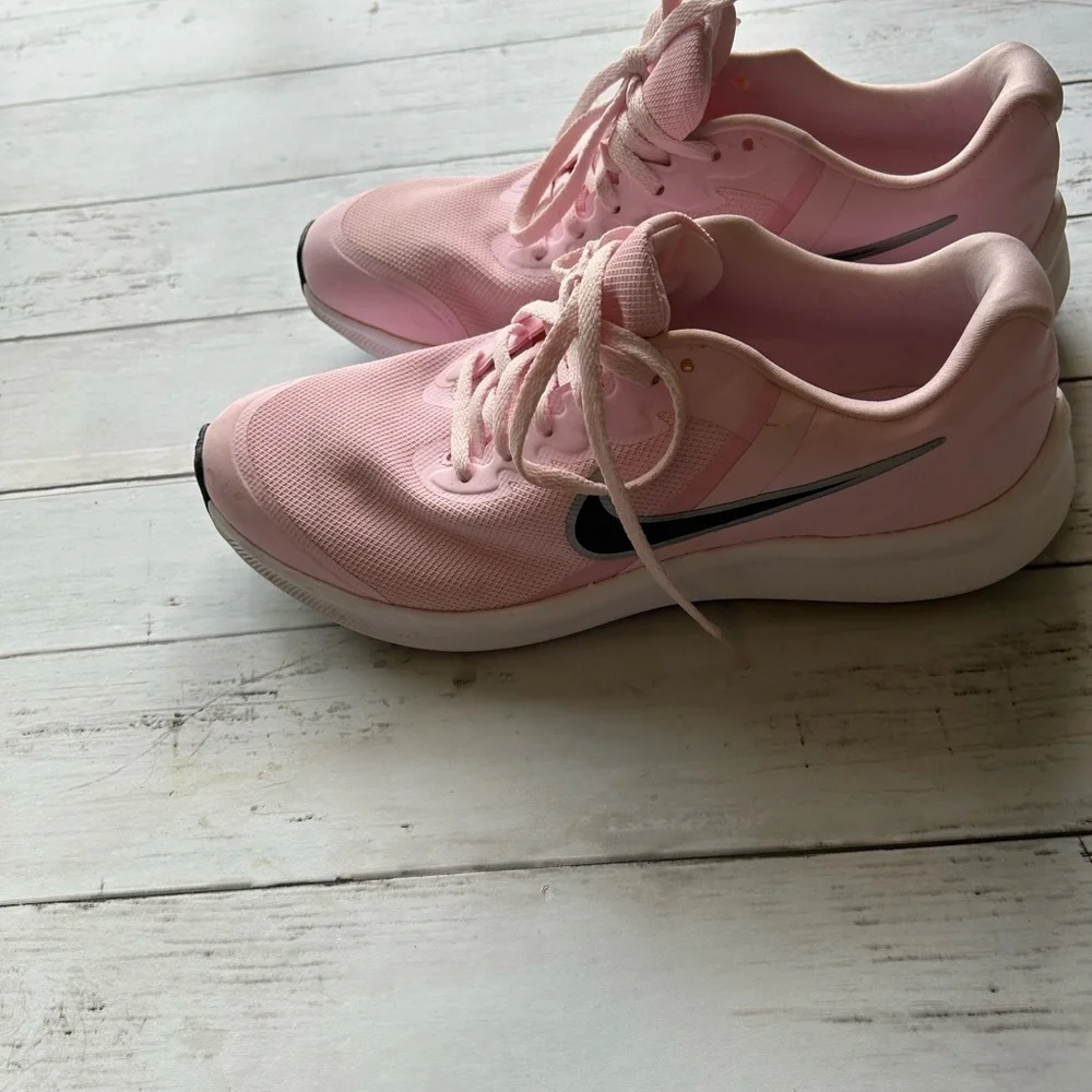 Nike Star Runne pink and black athletic shoes size 7Y